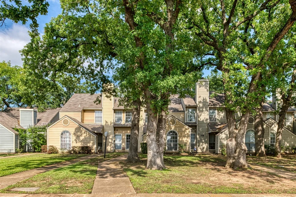 Unit for sale at 714 Bel Aire Crest, Irving, TX 75061