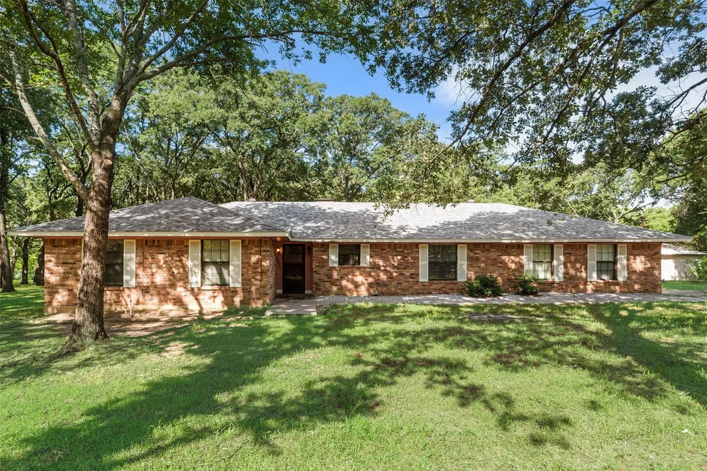Unit for sale at 2021 Lake Highland E, Quinlan, TX 75474