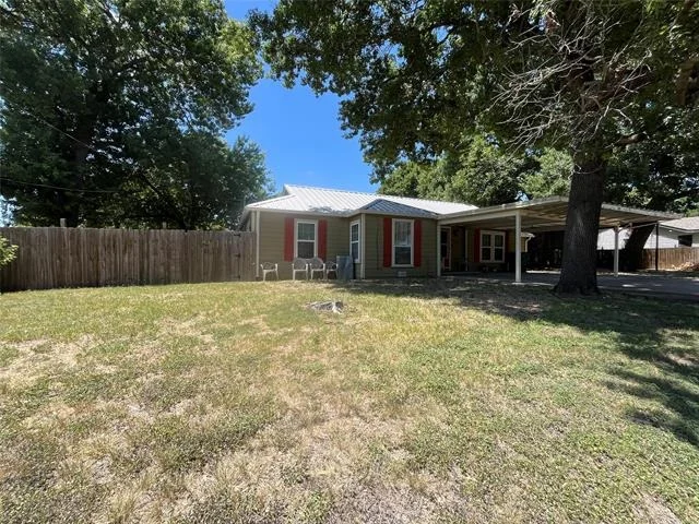 Unit for sale at 301 Briggs Street, Waxahachie, TX 75165