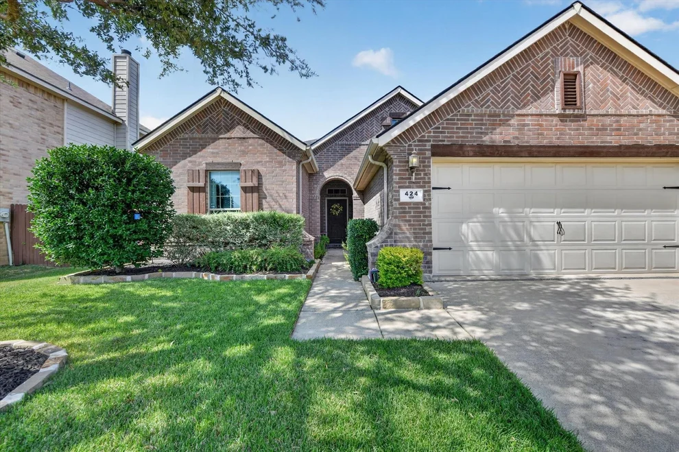 Unit for sale at 424 Foxcraft Drive, Fort Worth, TX 76131