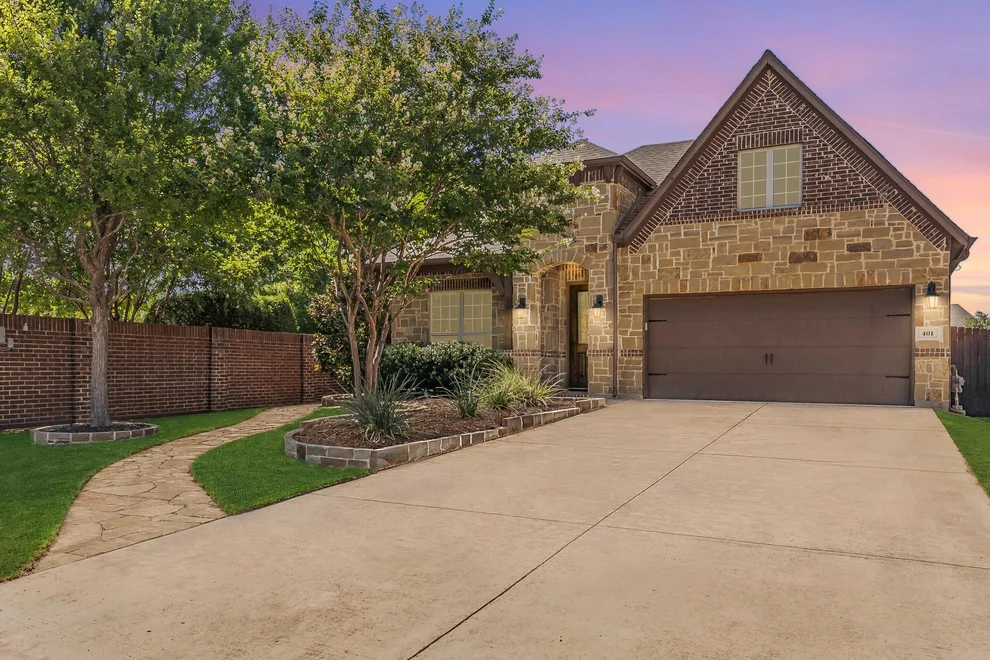 Unit for sale at 401 Middleton Drive, Roanoke, TX 76262