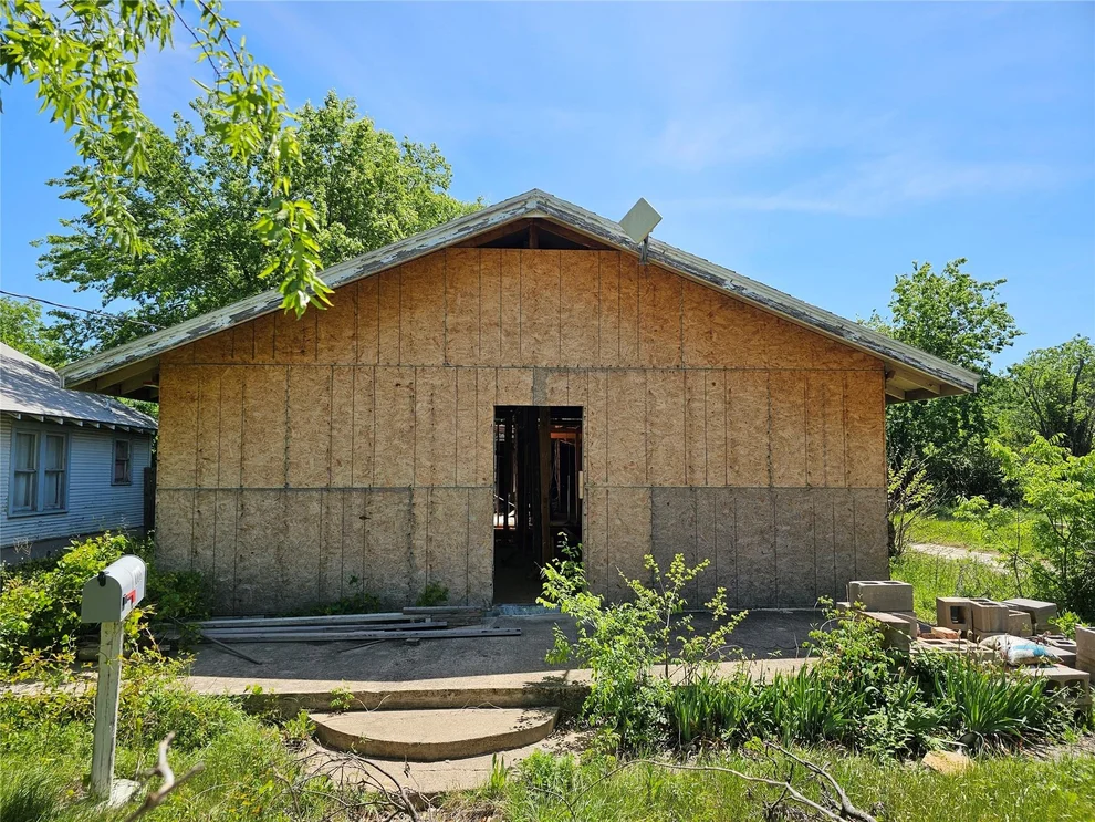 Unit for sale at 1008 Lackey Street, Brownwood, TX 76801