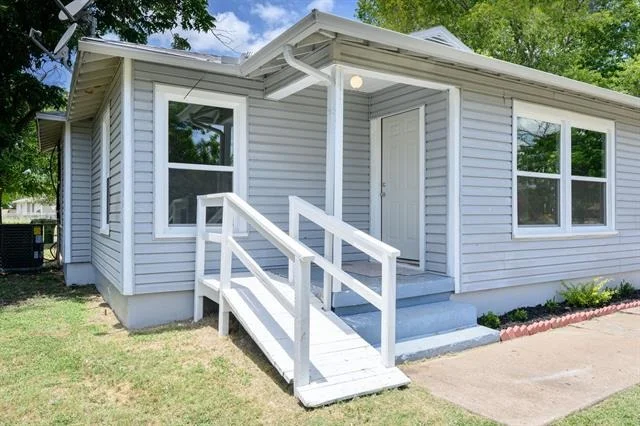 Unit for sale at 1906 SE 15th Avenue, Mineral Wells, TX 76067