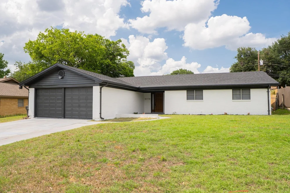 Unit for sale at 228 Hallbrook Drive, Fort Worth, TX 76134