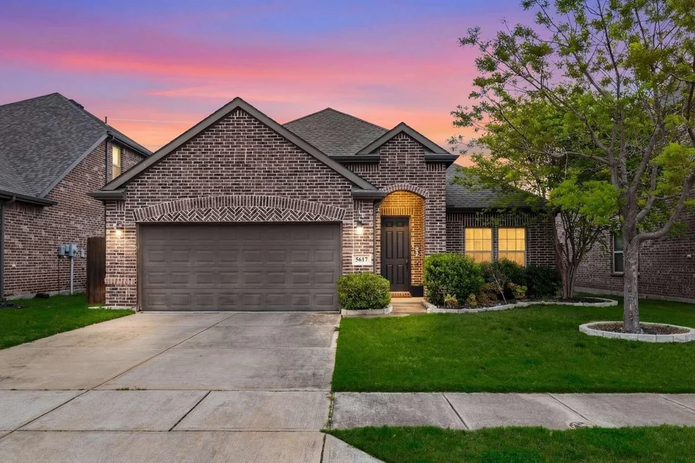 Unit for sale at 5617 Buffalo Springs Drive, Frisco, TX 75036