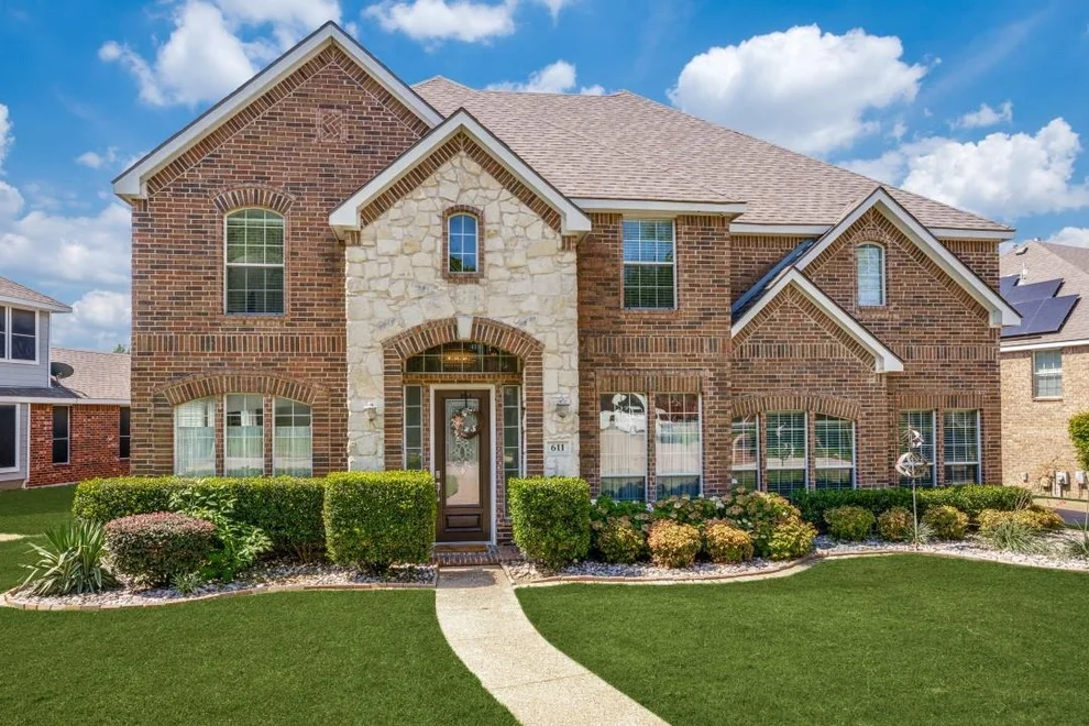 Unit for sale at 611 Creekwood Lane, Grand Prairie, TX 75052