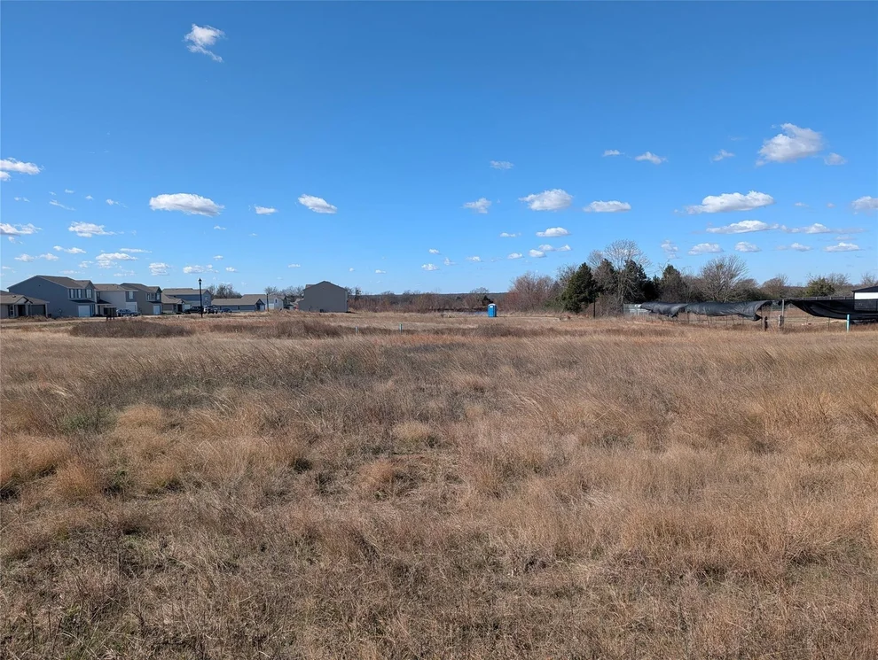 Unit for sale at 280 Victory Drive, Mabank, TX 75147