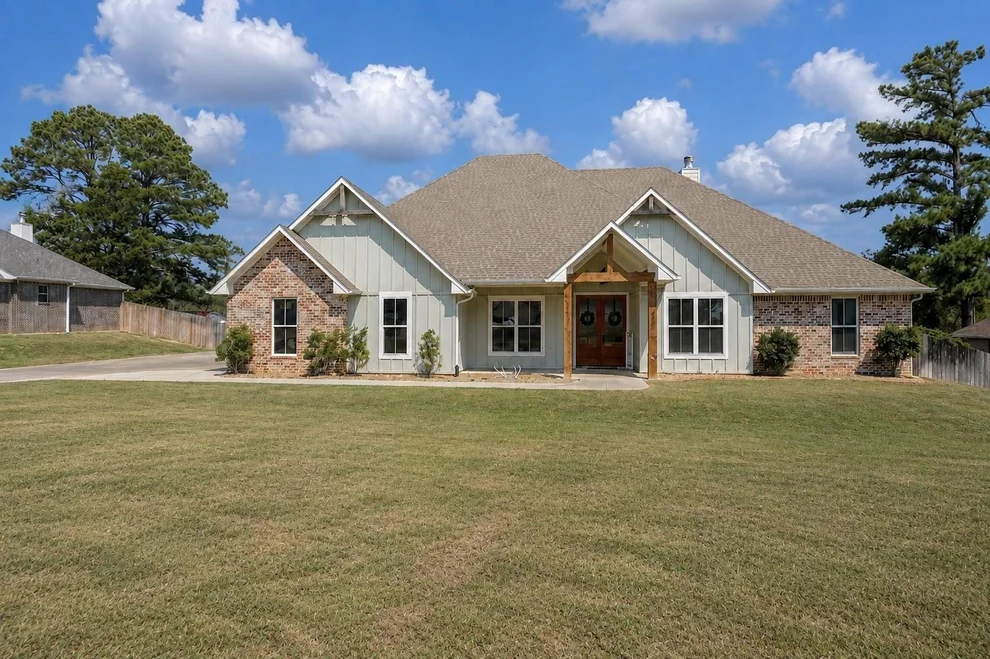 Unit for sale at 18347 Timber Oaks Drive, Lindale, TX 75771