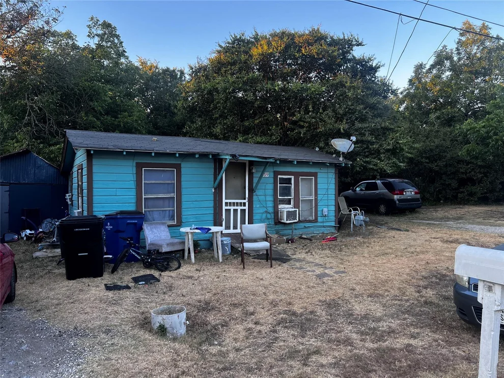 Unit for sale at 109 E Indiana Avenue, Midlothian, TX 76065