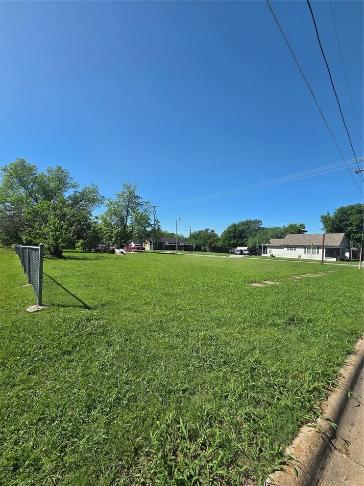 Unit for sale at 500 E Evergreen Street, Sherman, TX 75090