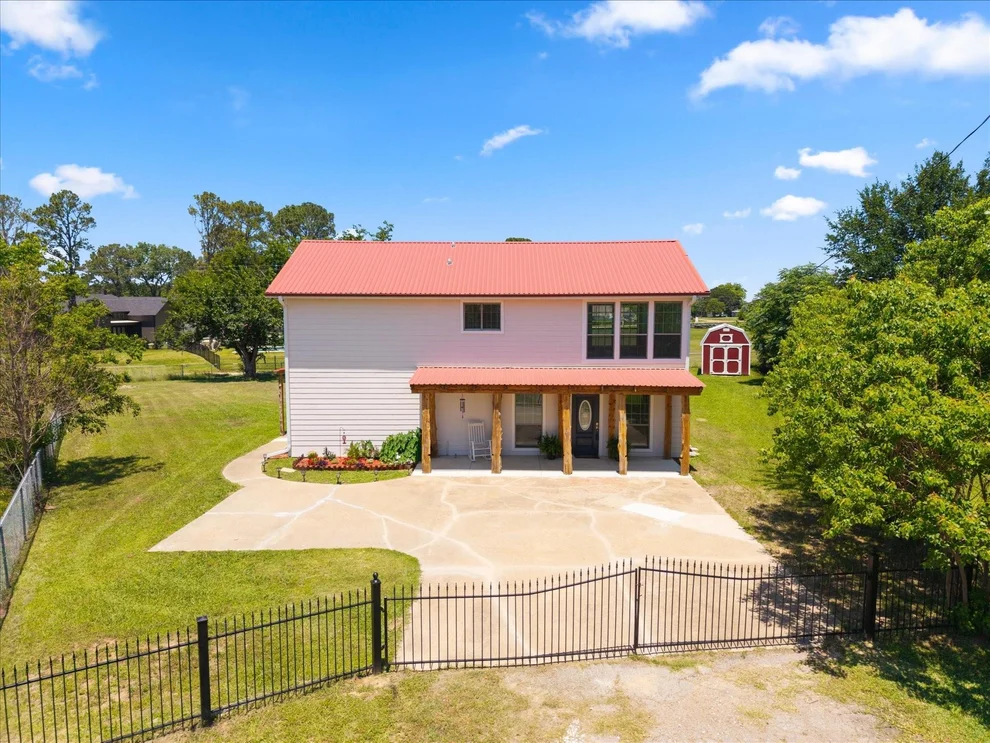 Unit for sale at 306 Lazy Cane Ranch Road, Trinidad, TX 75163