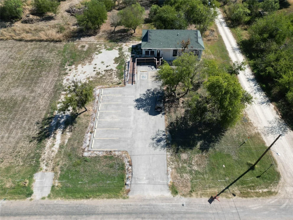 Unit for sale at 501 Peyton, Baird, TX 79504