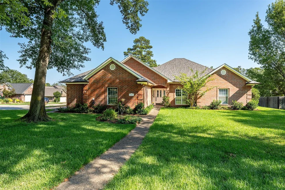Unit for sale at 11232 Chasewood, Tyler, TX 75703