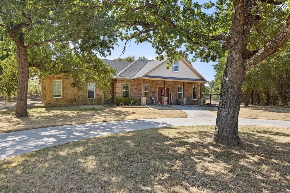 Unit for sale at 190 Lone Oak, Mineral Wells, TX 76067