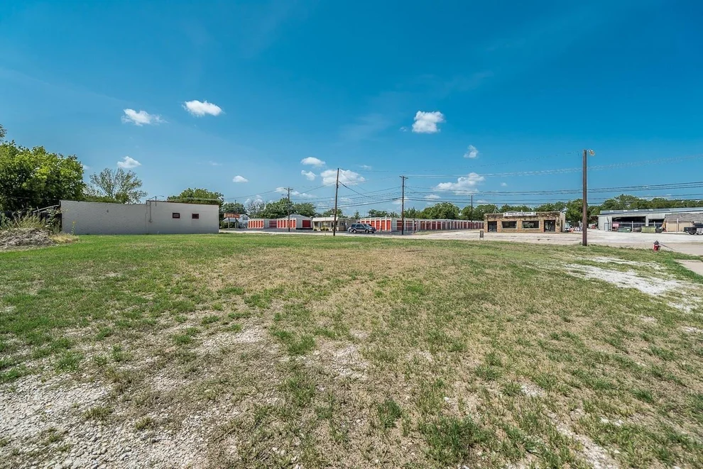 Photo of 8017 White Settlement Road, Fort Worth, TX 76108
