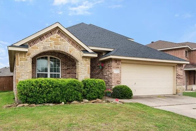 Unit for sale at 1650 Country Hills Drive, Waxahachie, TX 75165