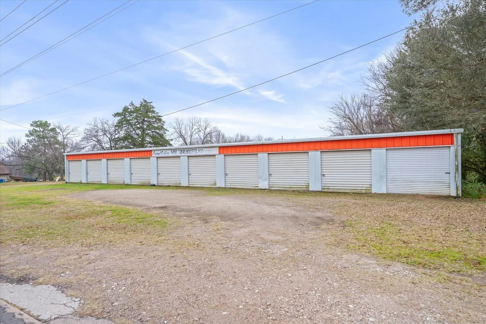 Unit for sale at 601 W Frank Street, Grand Saline, TX 75140