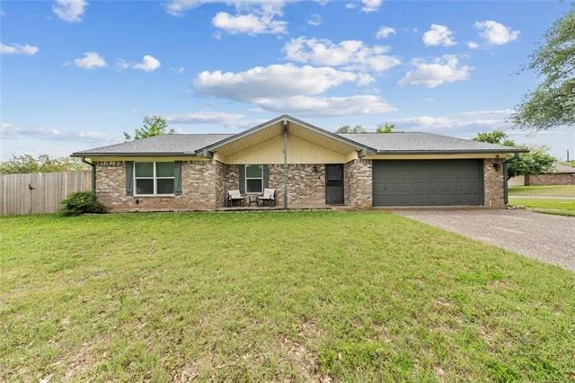 Unit for sale at 201 Westhill Drive, Hewitt, TX 76643