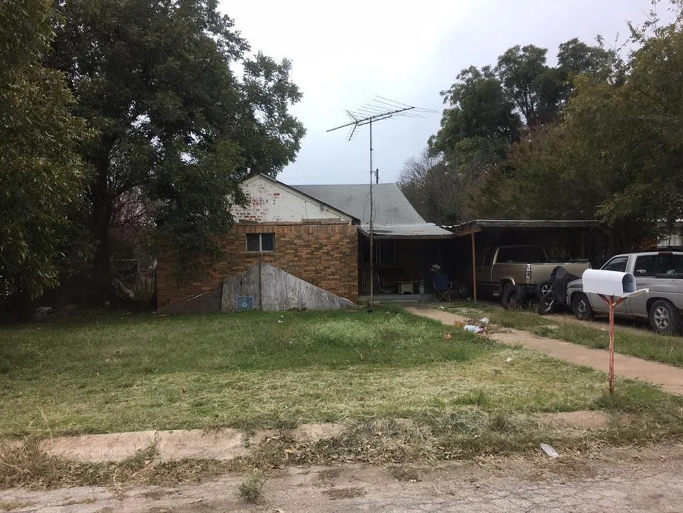 Unit for sale at 705 W 6th Street, Coleman, TX 76834