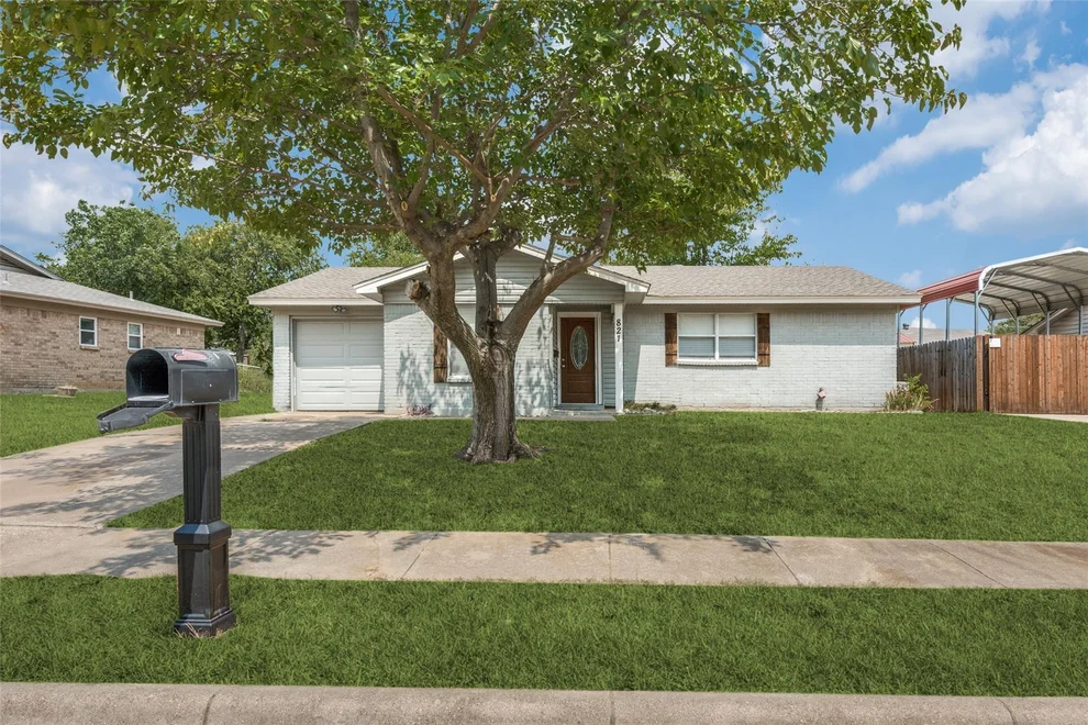 Unit for sale at 821 E Glendale St., Crowley, TX 76036