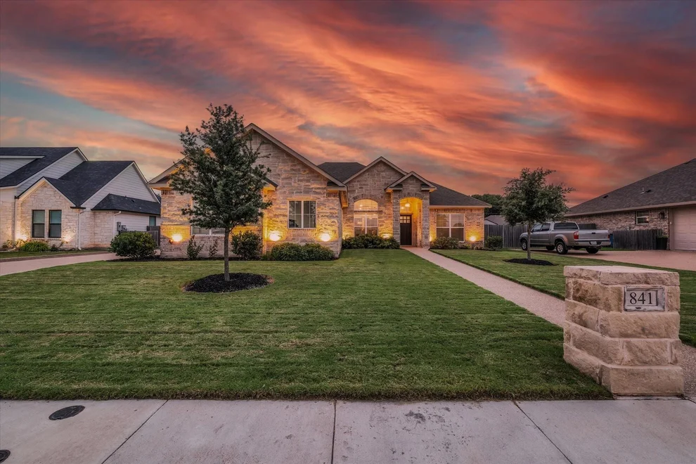 Unit for sale at 841 Day Star Drive, Hewitt, TX 76643