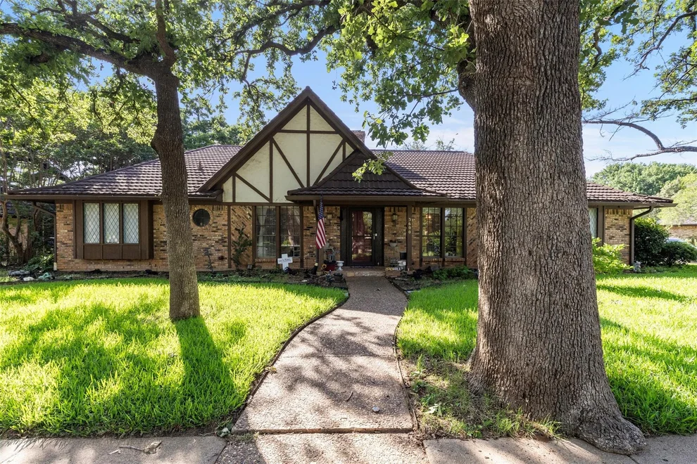 Unit for sale at 3600 Lake Pontchartrain Drive, Arlington, TX 76016