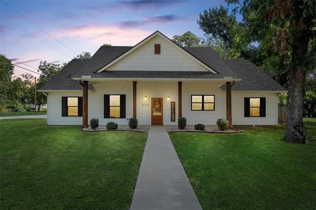Unit for sale at 306 Eagle Drive, Eddy, TX 76524