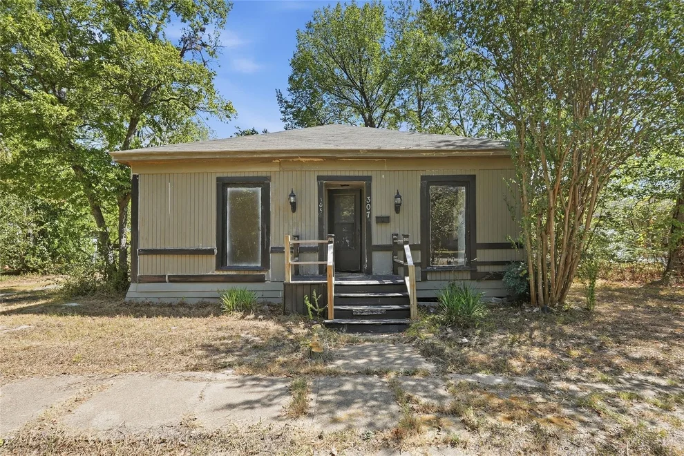 Unit for sale at 307 S Goodman, Kerens, TX 75144
