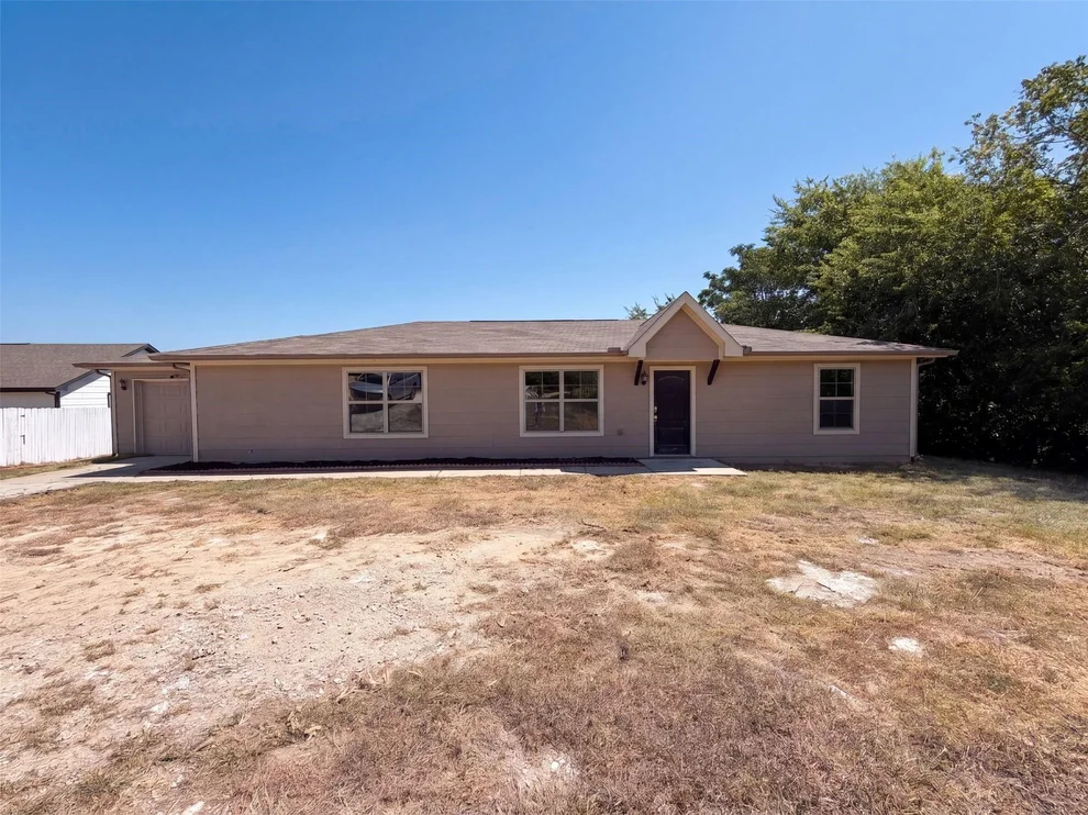 Unit for sale at 521 Brazos Hills Drive, Weatherford, TX 76087