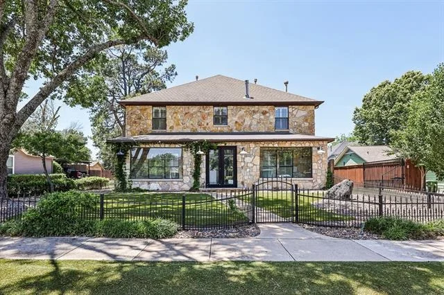 Unit for sale at 221 N Lucas Drive, Grapevine, TX 76051