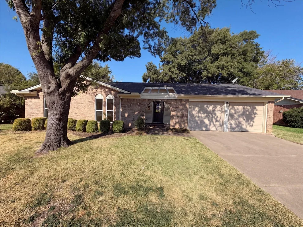 Unit for sale at 2209 Mountainview Drive, Hurst, TX 76054