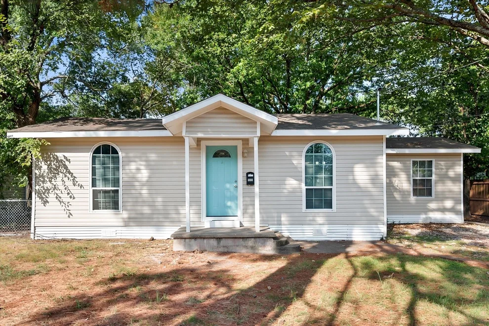 Unit for sale at 320 N 36th Street, Corsicana, TX 75110