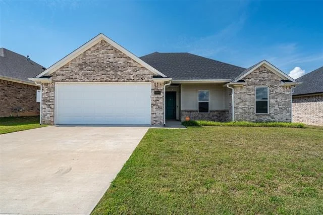 Unit for sale at 1806 Forestdale, Whitehouse, TX 75791