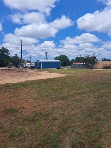 Unit for sale at 111 W Arkansas Avenue, Sweetwater, TX 79556