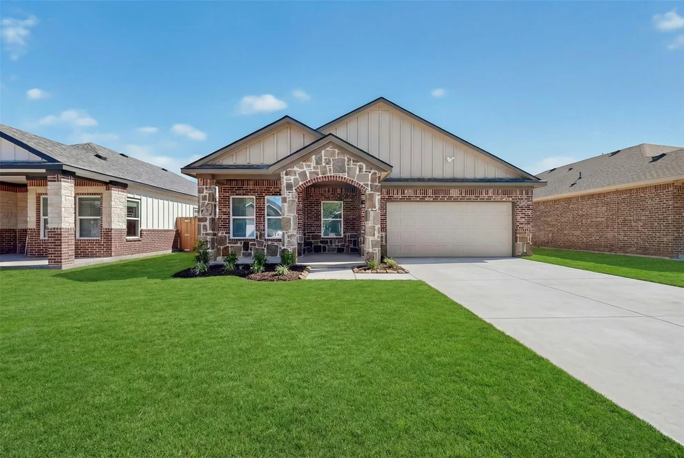 Unit for sale at 1221 S Rockwall Avenue, Terrell, TX 75160