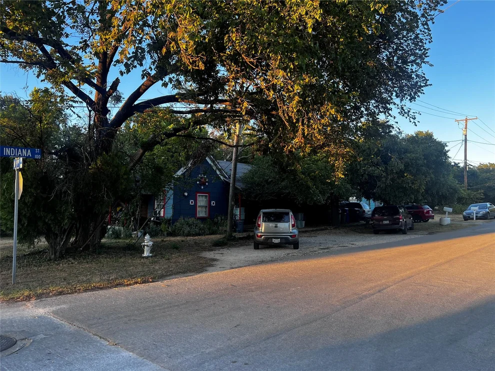 Unit for sale at 902 N 9th Street, Midlothian, TX 76065