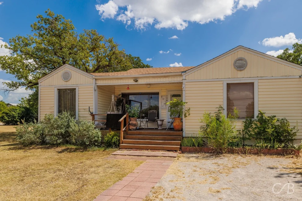 Unit for sale at 1406 W Commerce Street, Eastland, TX 76448