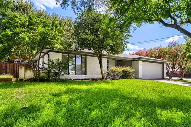 Unit for sale at 2025 Redwood Trail, Grapevine, TX 76051