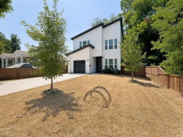 Unit for sale at 1114 E Woodin Boulevard, Dallas, TX 75216