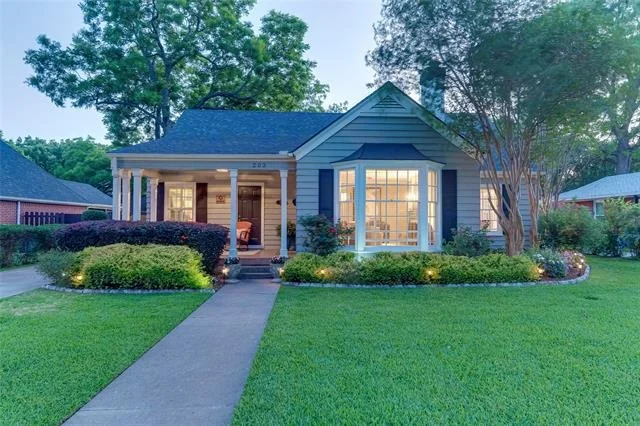Unit for sale at 203 N Clay Street, Ennis, TX 75119