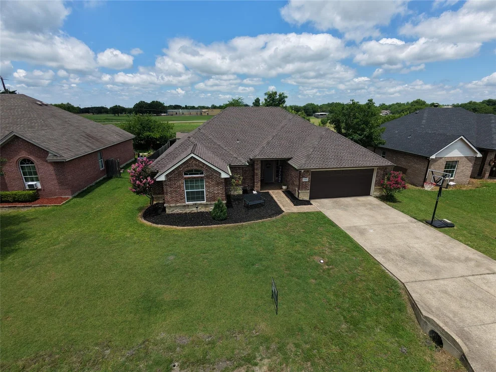 Unit for sale at 106 Meadowlark Drive, Palmer, TX 75152
