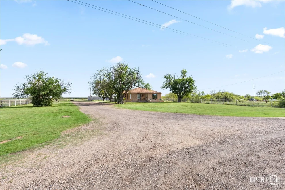 Unit for sale at 1593 Irvin Road, Quanah, TX 79252