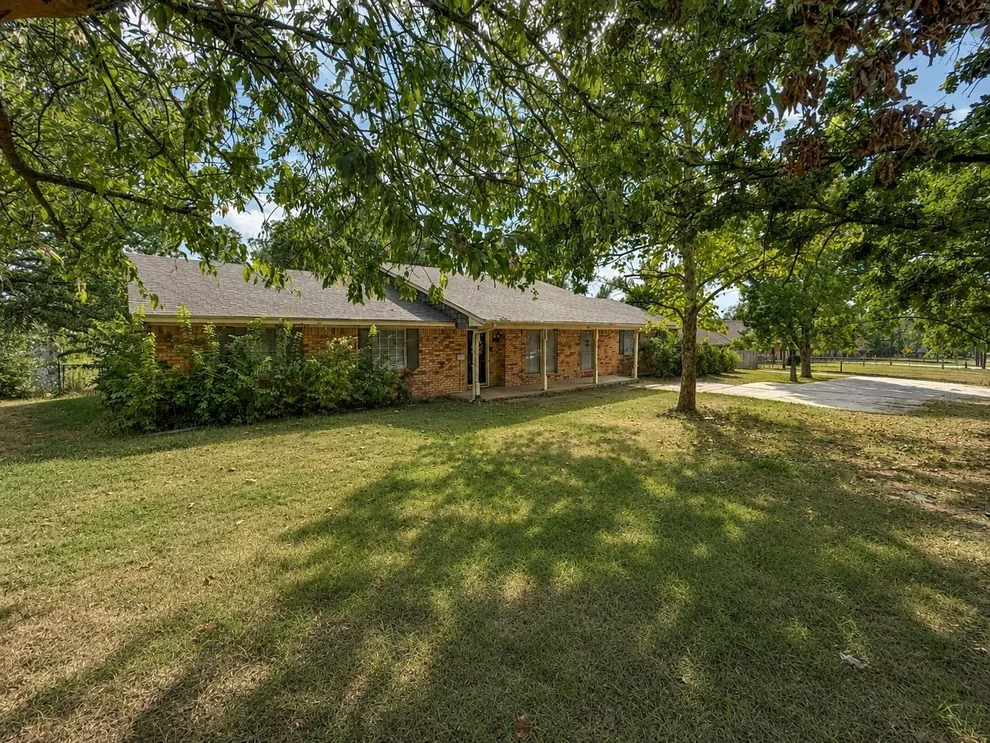 Unit for sale at 417 W Mccart Street, Krum, TX 76249