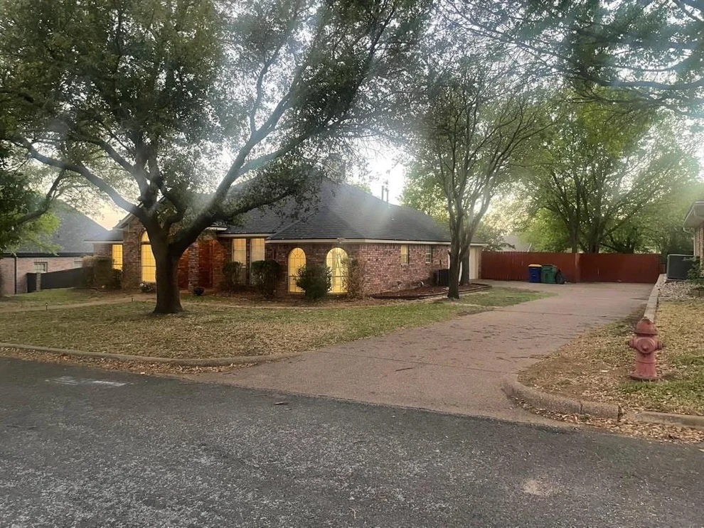 Unit for sale at 201 Chaparral Drive, Hillsboro, TX 76645