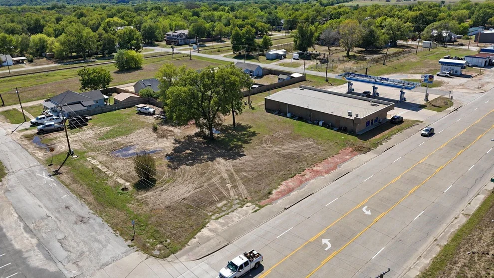 Unit for sale at 305 NW 2nd Street, Kerens, TX 75144