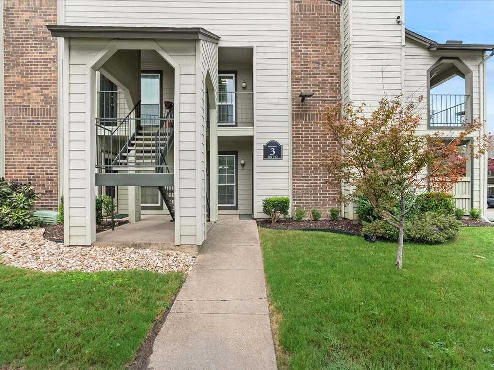 Unit for sale at 5981 Arapaho Road, Dallas, TX 75248