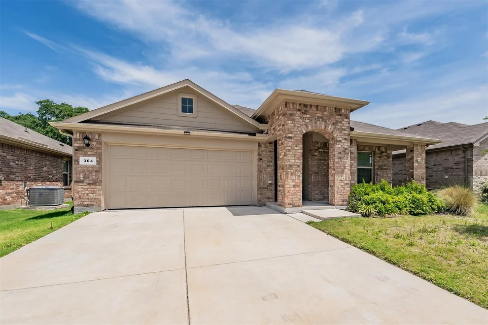 Unit for sale at 304 Abingdon Street, Azle, TX 76020