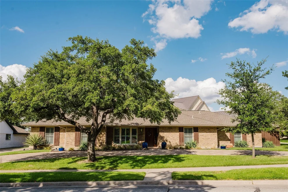 Unit for sale at 3257 Brookhaven Club Drive, Farmers Branch, TX 75234