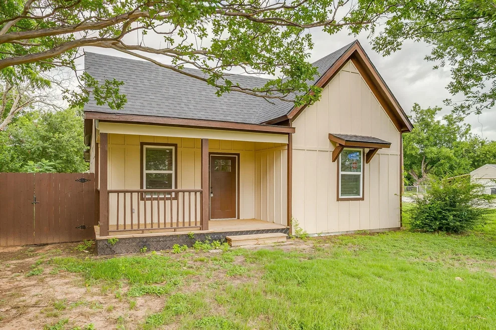 Unit for sale at 1115 Hanover Street, Weatherford, TX 76086