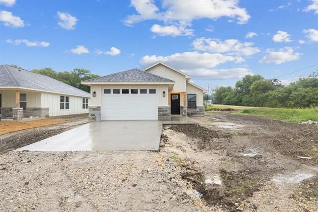 Unit for sale at 129 Avenue B, Moody, TX 76557